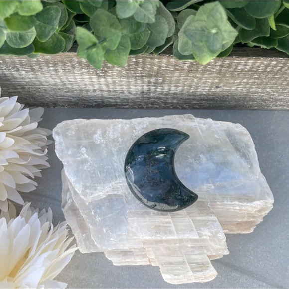 Moss Agate Moon Crystal - Picture 7 of 11